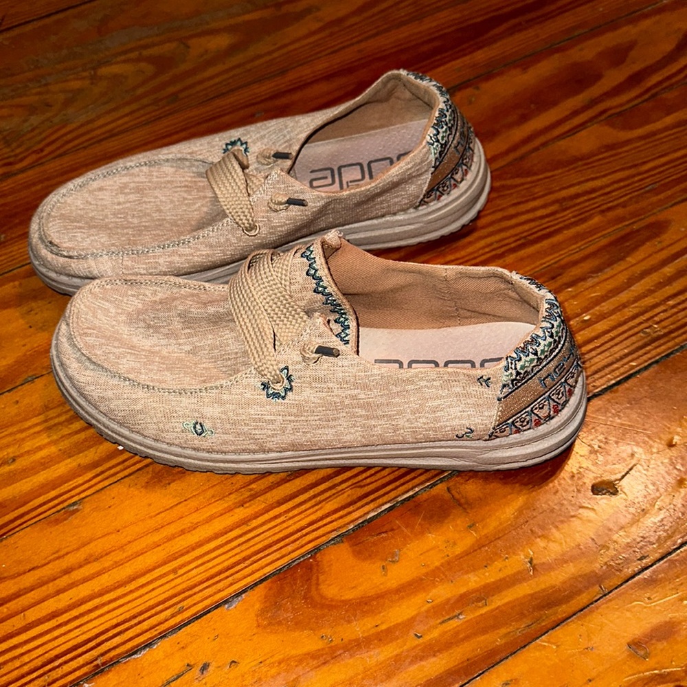 Womens HeyDudes size 8